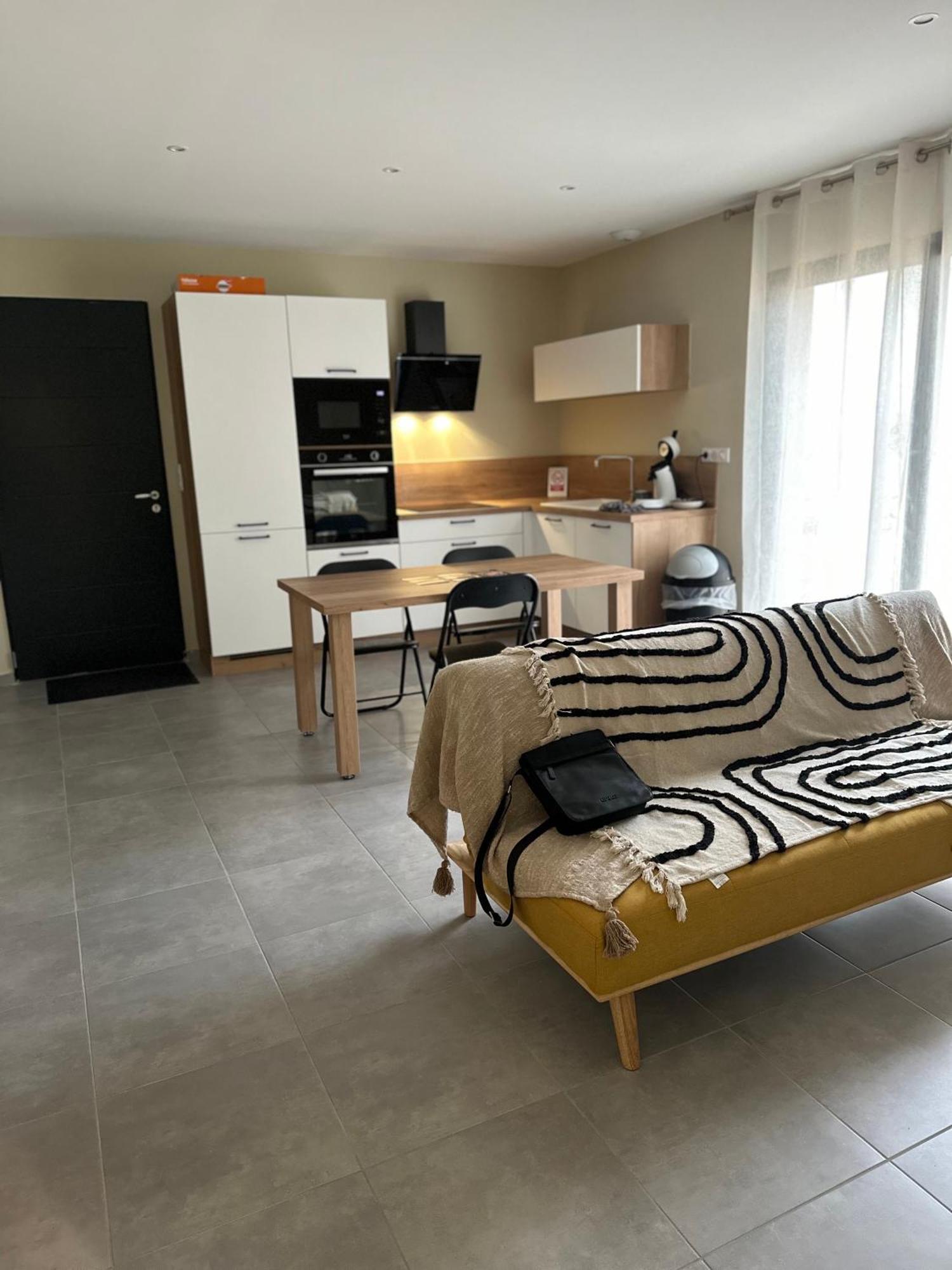 Maison T3 Dans Un Village Calme Saint-Mitre-les-Remparts Zewnętrze zdjęcie
